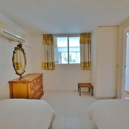 Skol 212. Two Bedrooms Duplex In Centre On The Beachfront. Appartamento